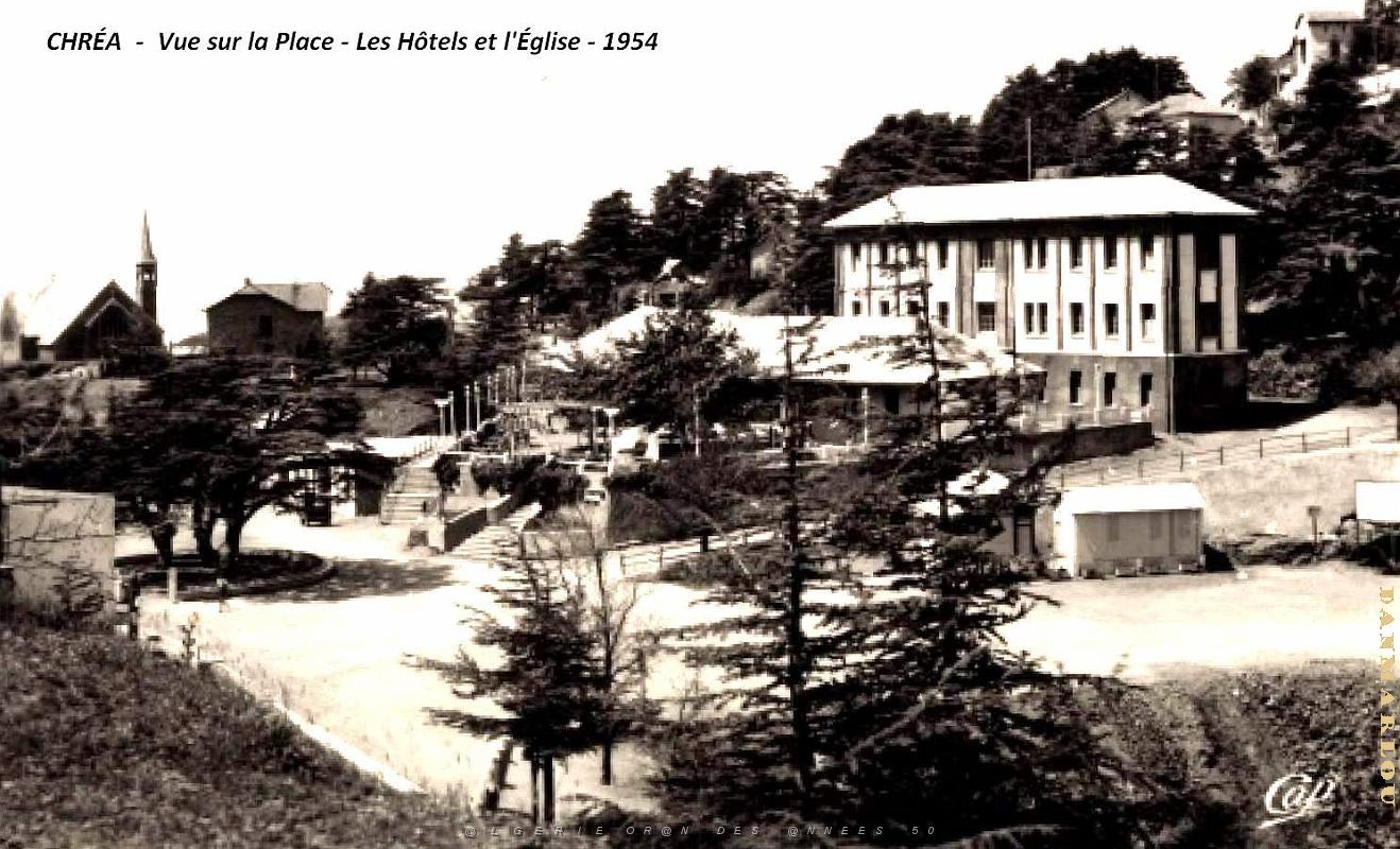 Chrea - Place - Hotels et Eglise - 1954.jpg